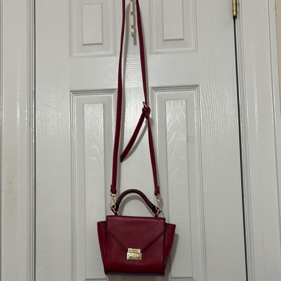 Elegant Red Leather Handbag - Picture 2 of 3